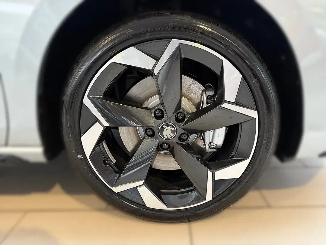 Skoda Superb - Thumbnail 5