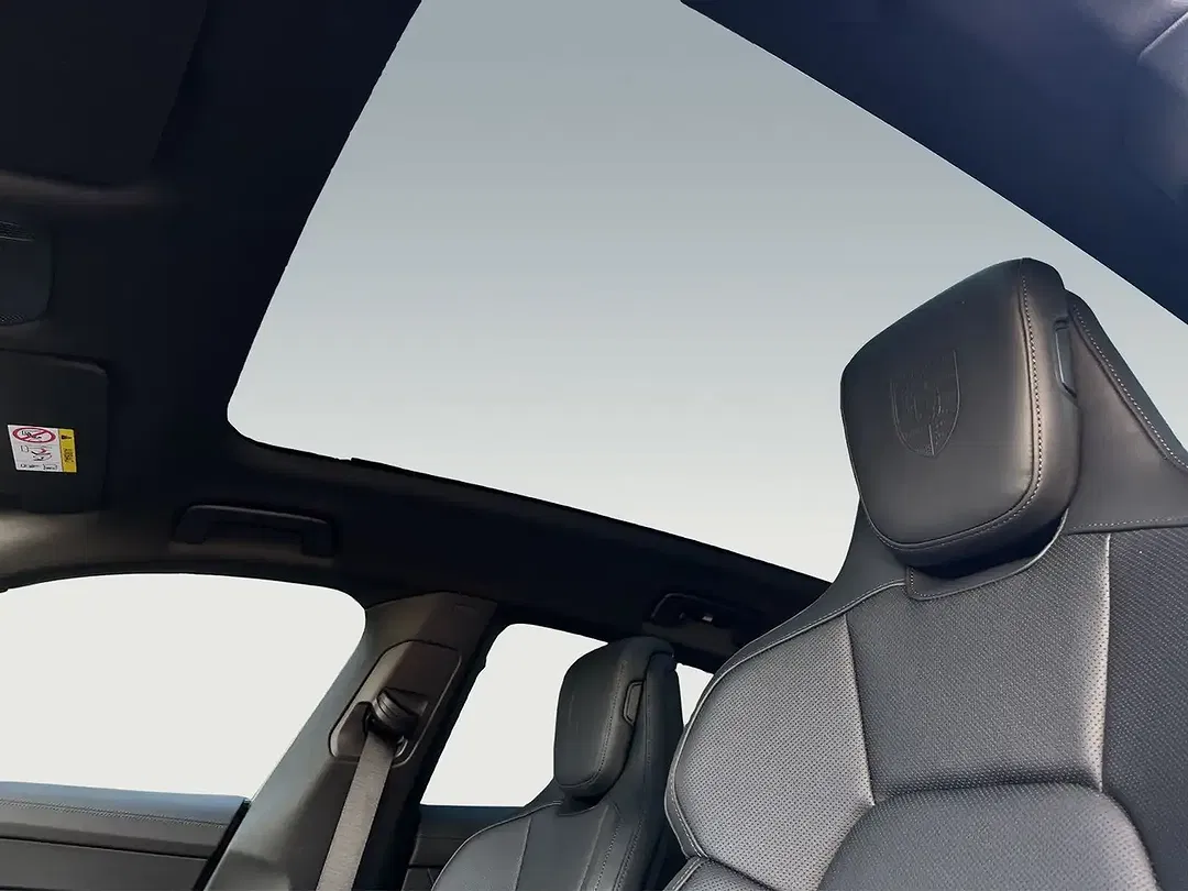 Porsche Taycan - Thumbnail 12