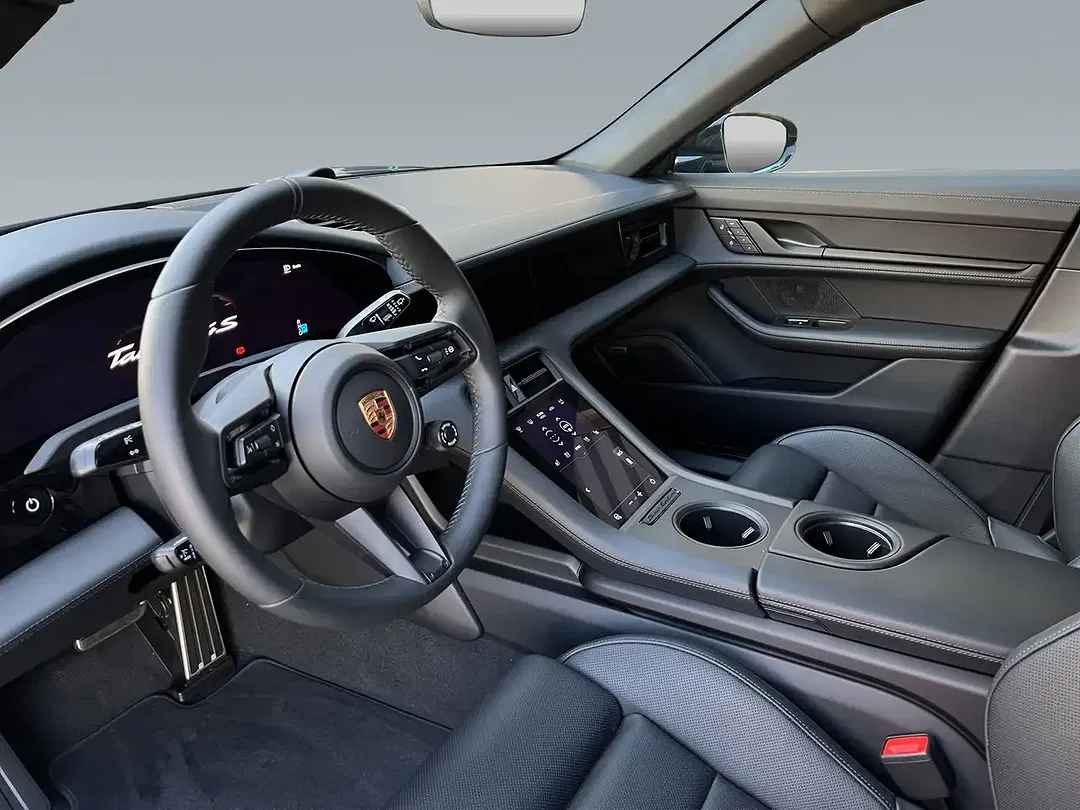 Porsche Taycan - Thumbnail 4