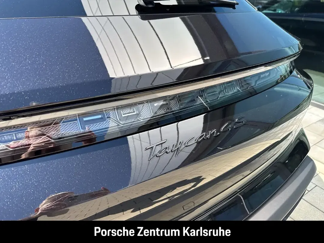 Porsche Taycan - Thumbnail 10