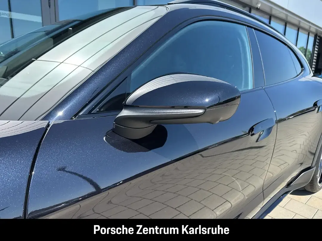 Porsche Taycan - Thumbnail 13