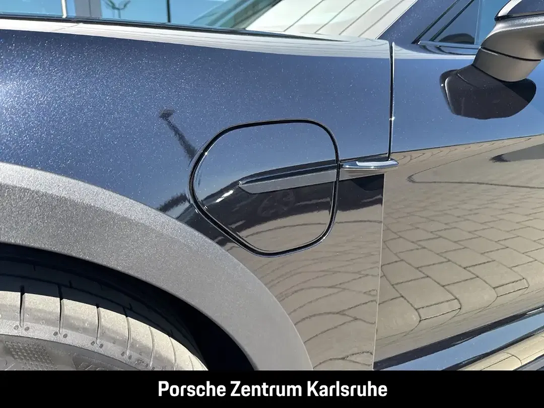 Porsche Taycan - Thumbnail 15