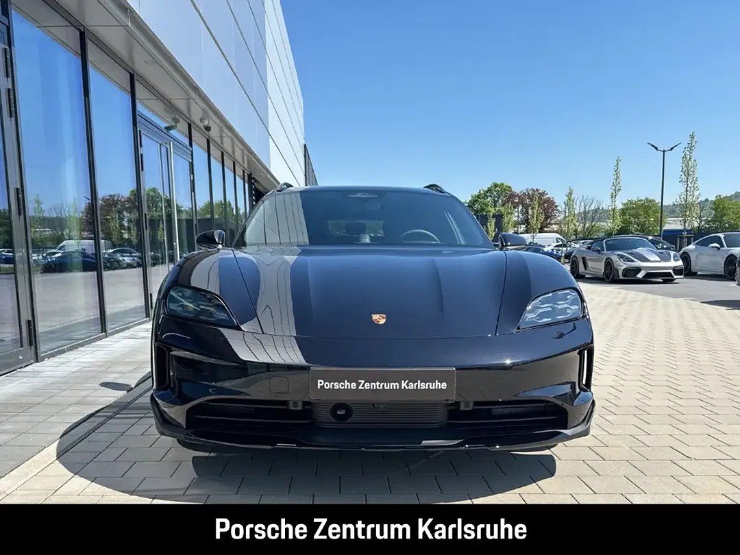 Porsche Taycan - Thumbnail 4