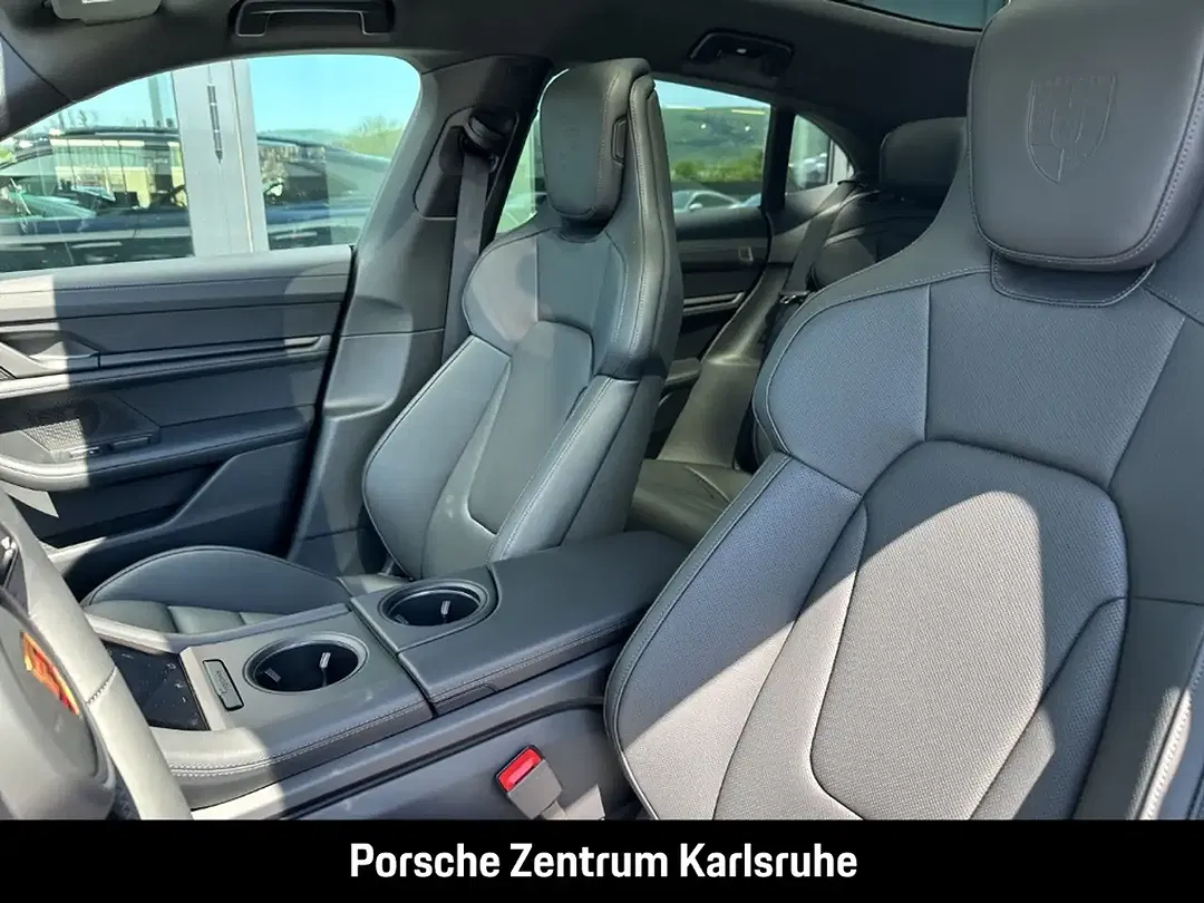 Porsche Taycan - Thumbnail 8