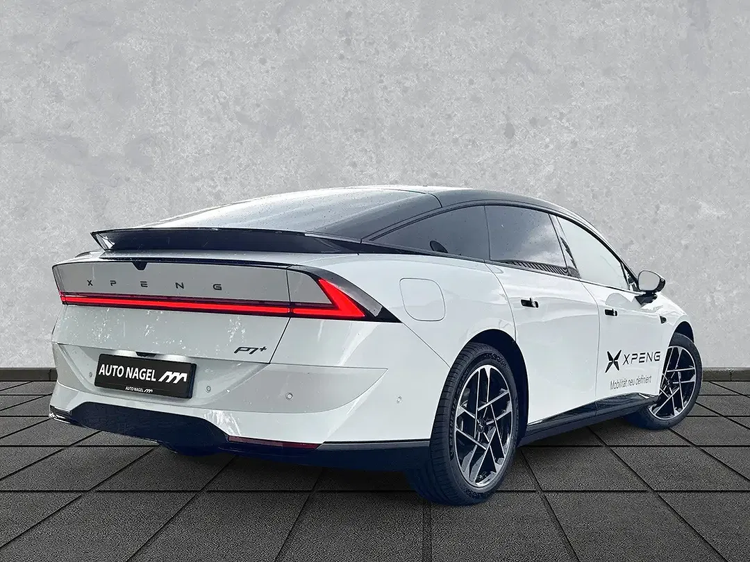 Xpeng P7 - Thumbnail 2