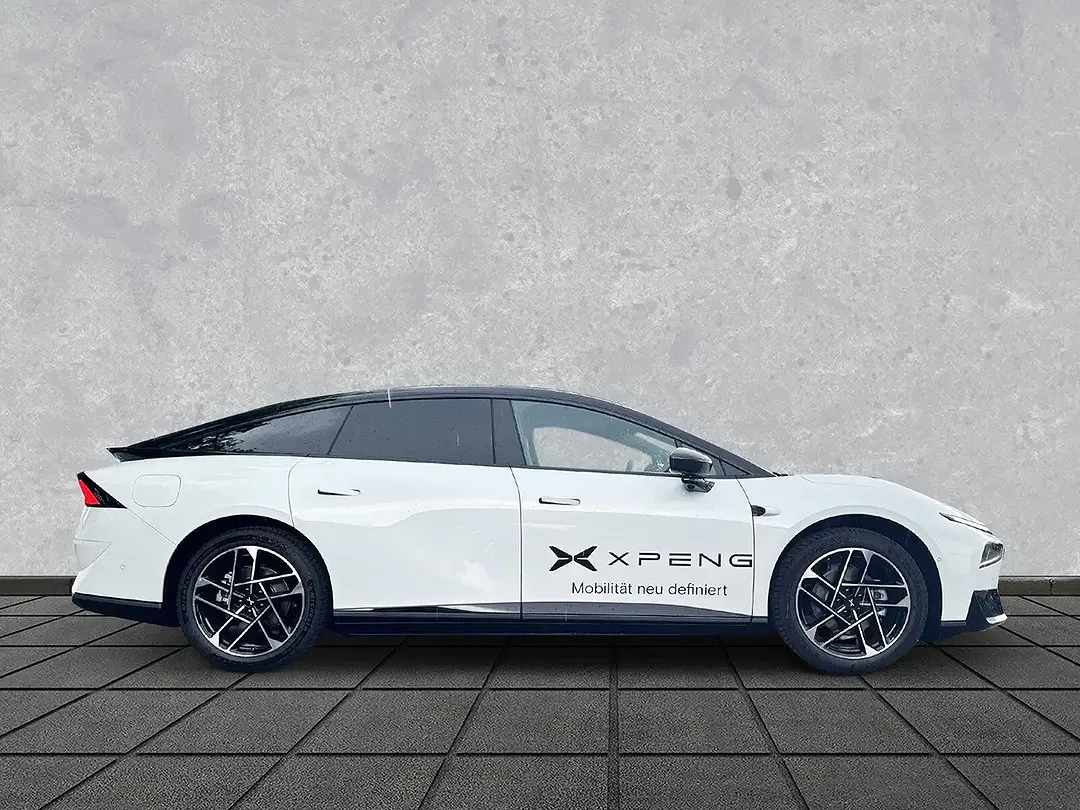 Xpeng P7 - Thumbnail 6