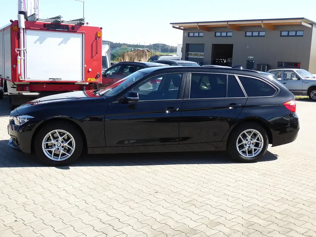 BMW 320 - Thumbnail 2