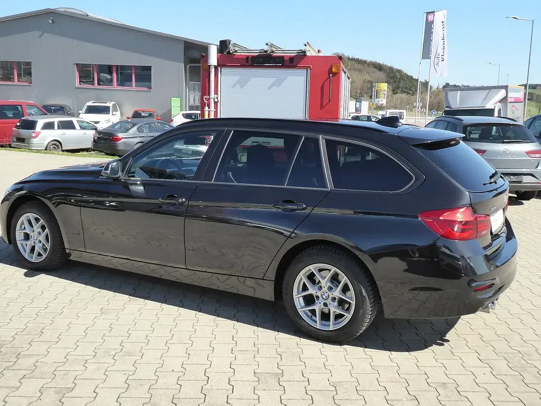 BMW 320 - Thumbnail 3