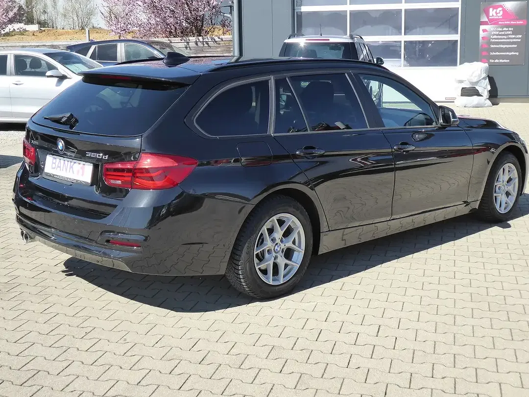 BMW 320 - Thumbnail 6