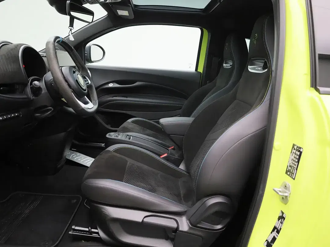 Abarth 500e - Thumbnail 8
