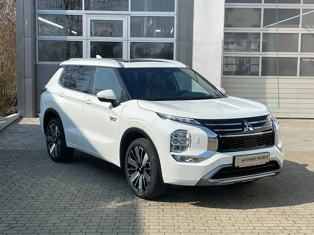 Mitsubishi Outlander - Thumbnail 3