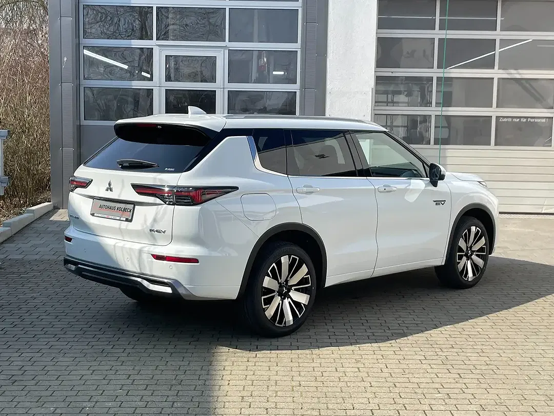 Mitsubishi Outlander - Thumbnail 5