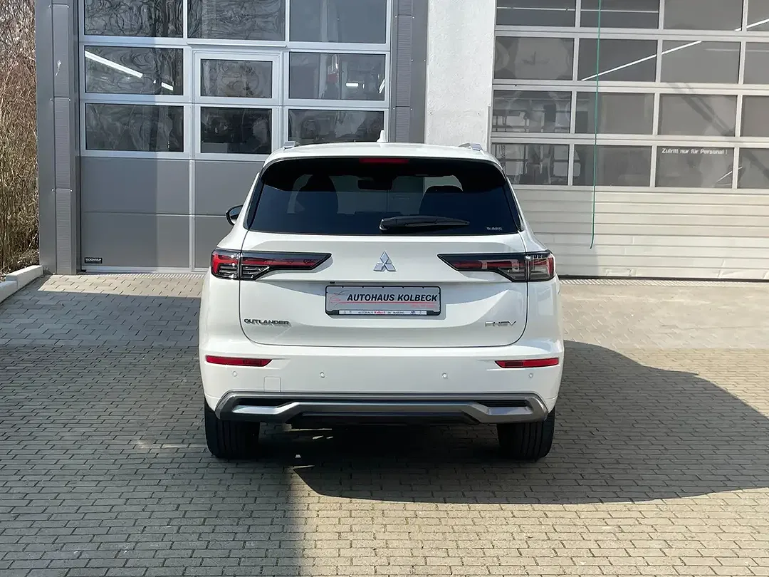 Mitsubishi Outlander - Thumbnail 6