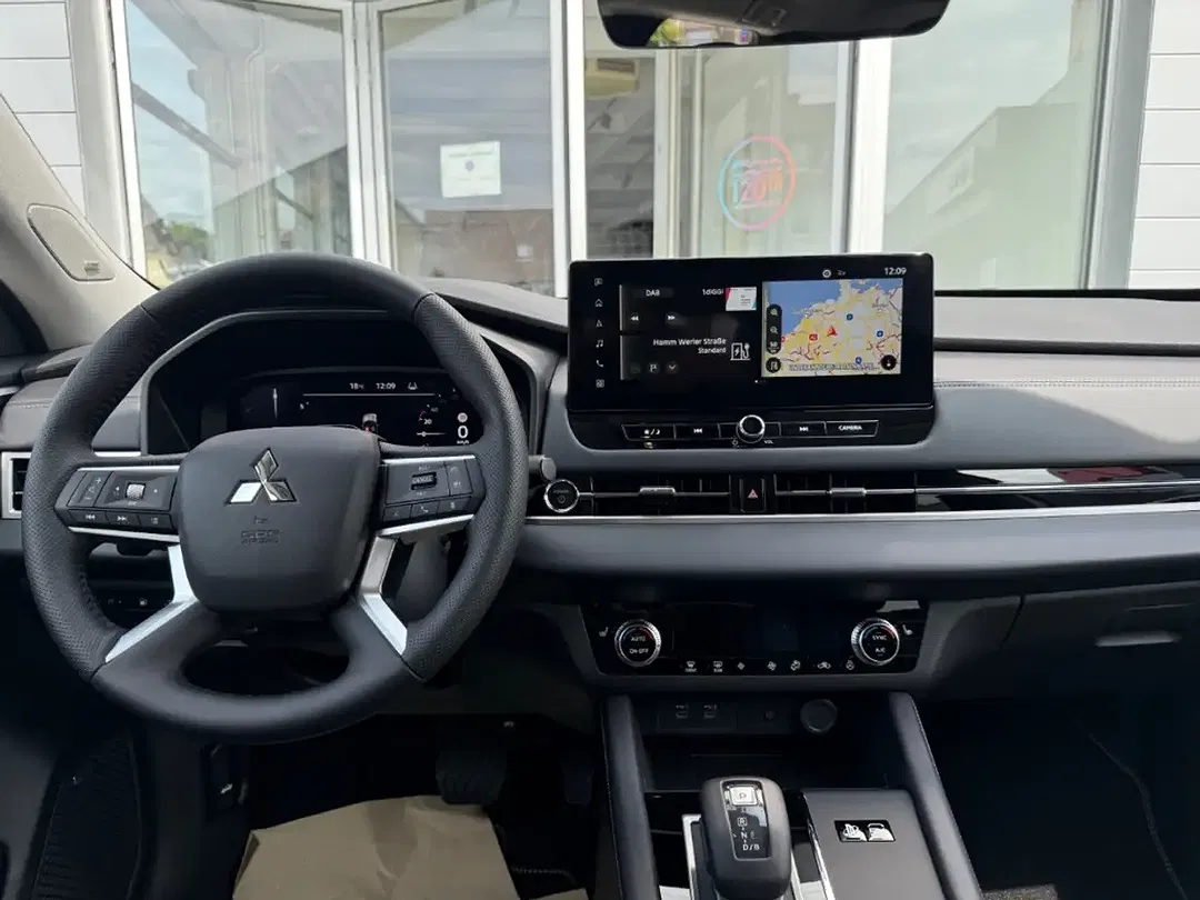 Mitsubishi Outlander - Thumbnail 8