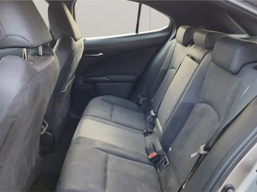 Lexus UX 300e - Thumbnail 10