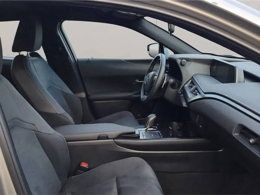 Lexus UX 300e - Thumbnail 12