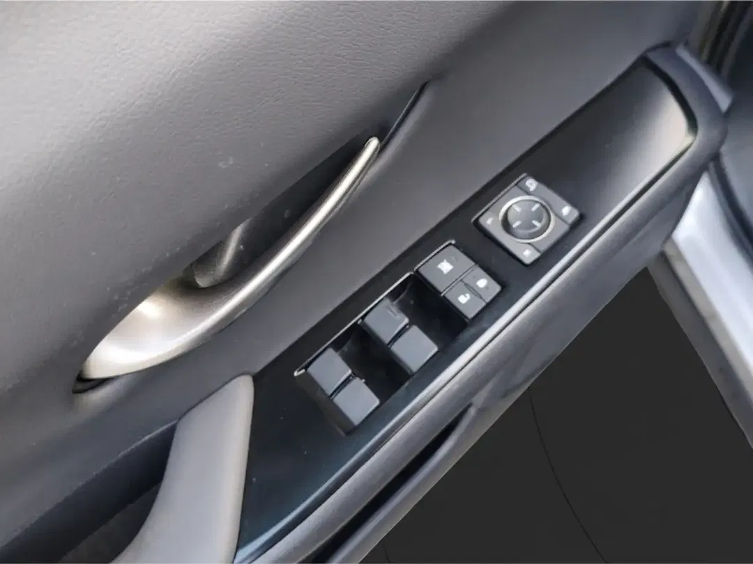 Lexus UX 300e - Thumbnail 15