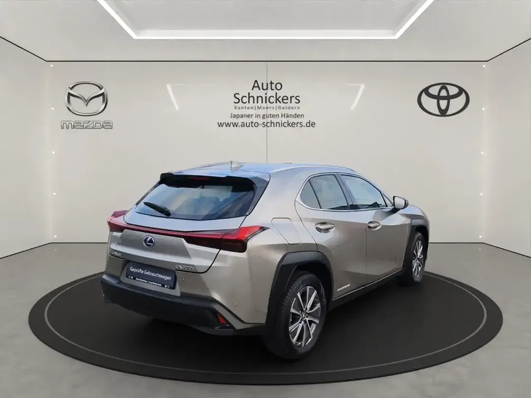 Lexus UX 300e - Thumbnail 5
