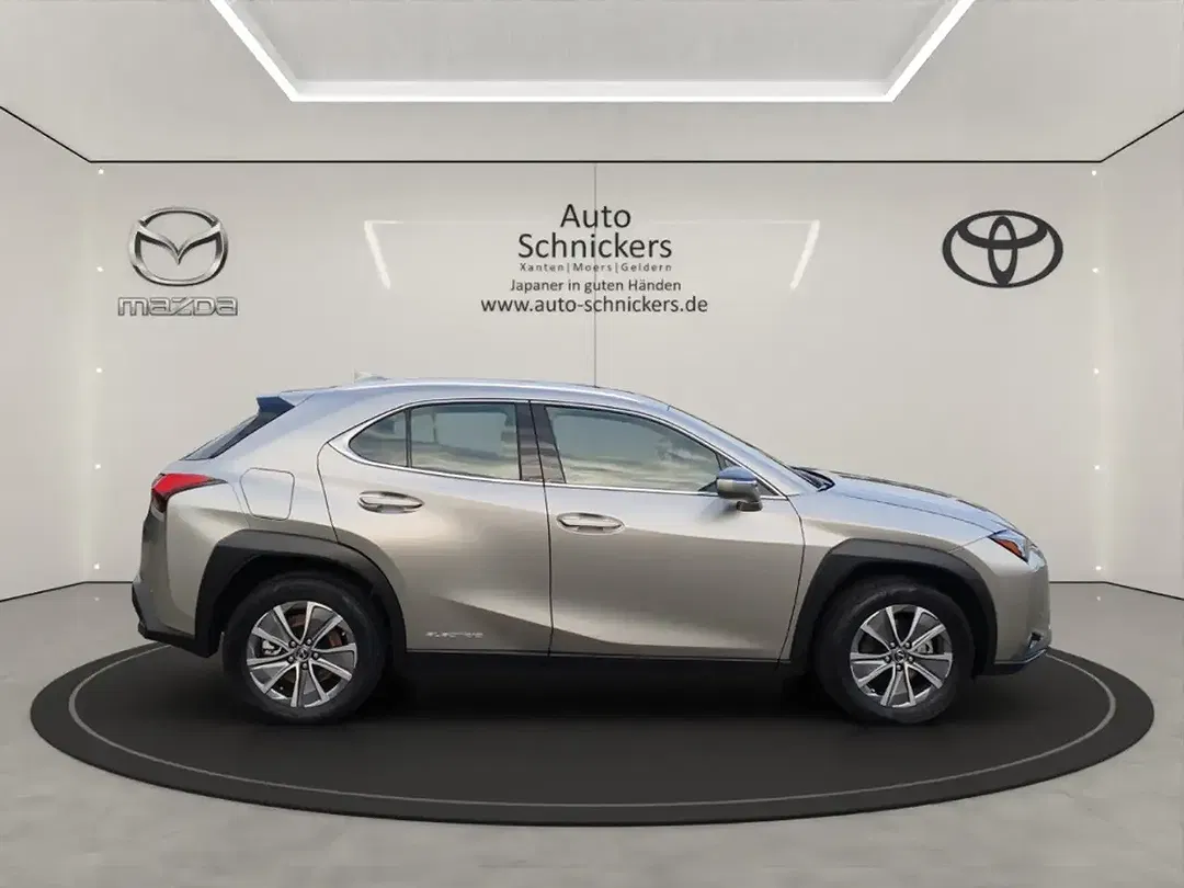 Lexus UX 300e - Thumbnail 6