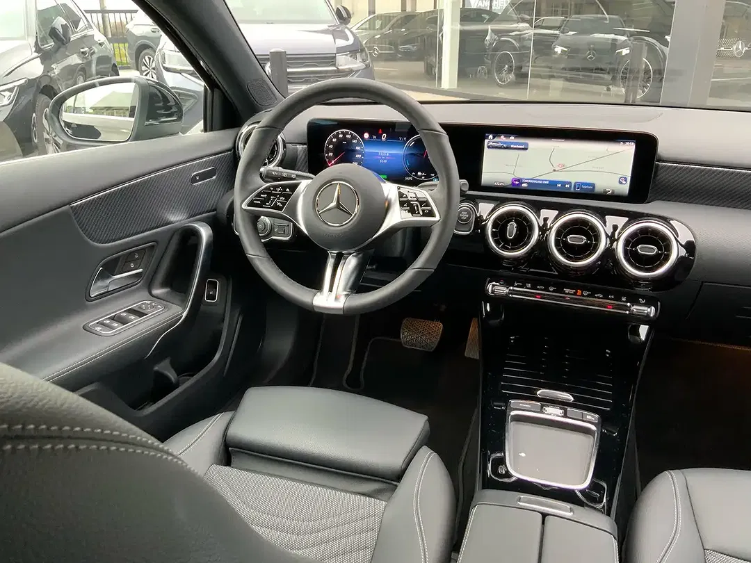 Mercedes-Benz A 250 - Thumbnail 11