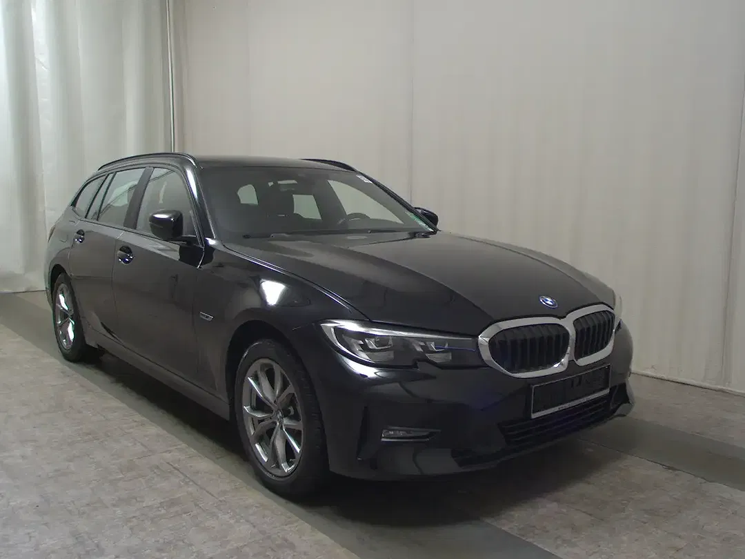 BMW 320 - Thumbnail 3