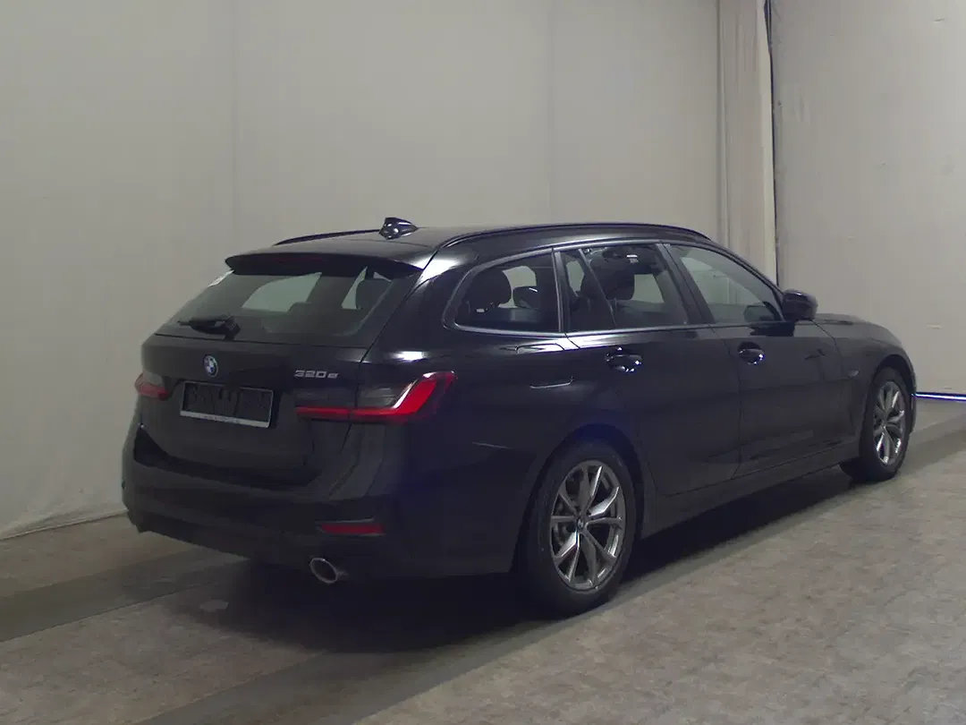 BMW 320 - Thumbnail 4