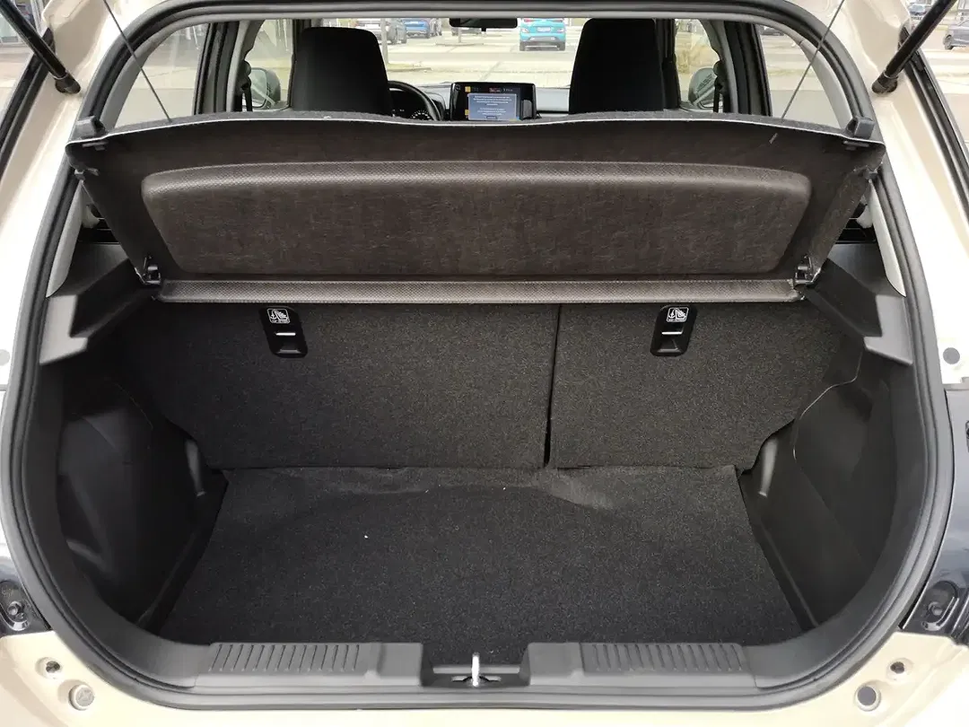Suzuki Swift - Thumbnail 11