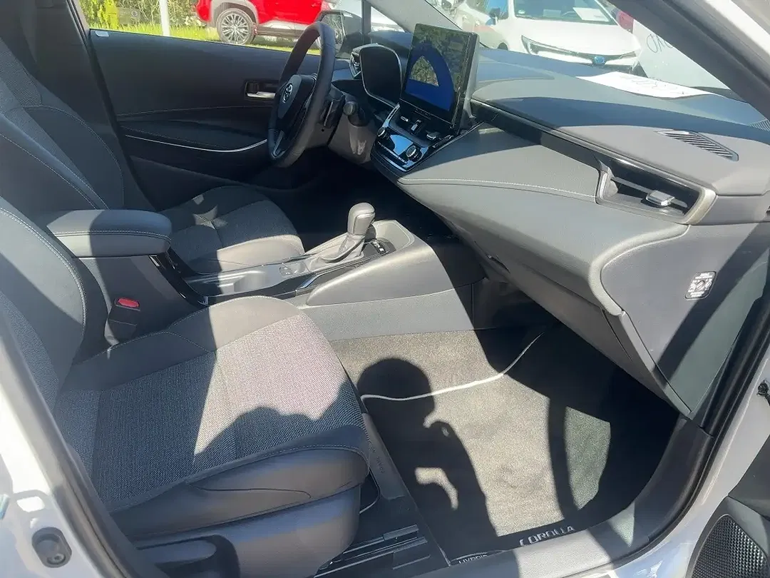 Toyota Corolla - Thumbnail 11