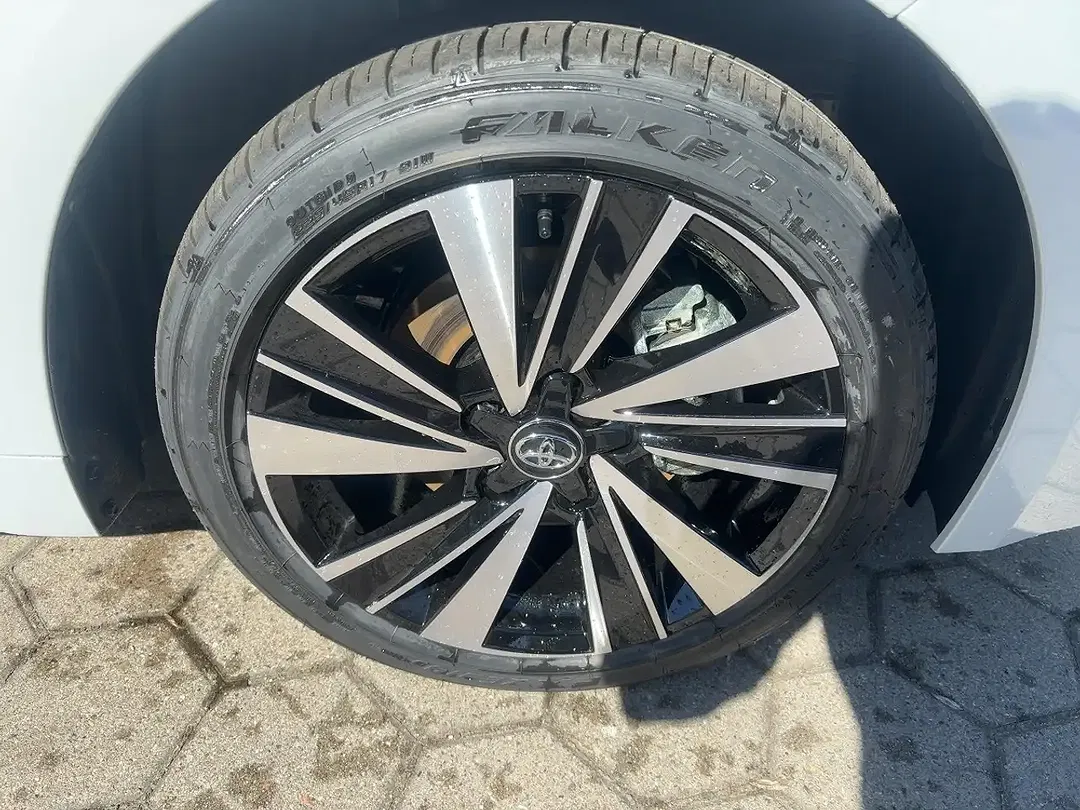 Toyota Corolla - Thumbnail 7