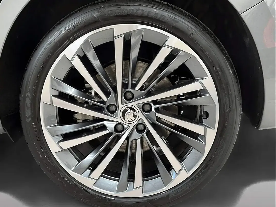 Skoda Superb - Thumbnail 12
