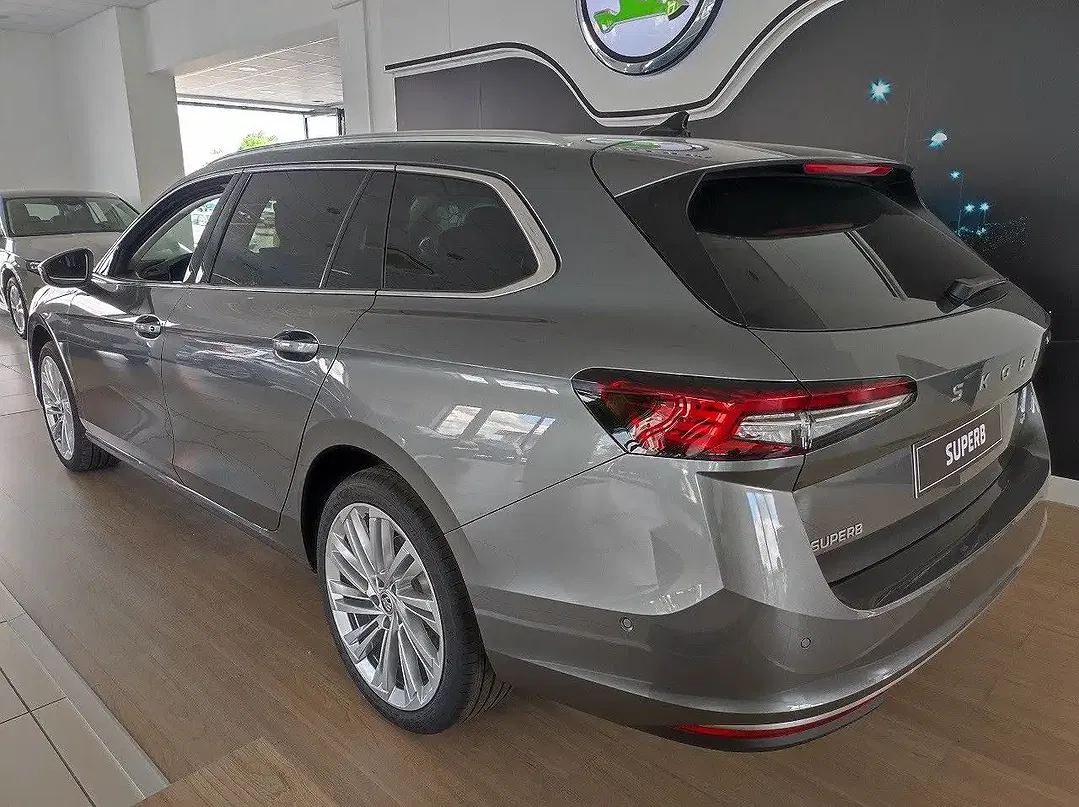 Skoda Superb - Thumbnail 2