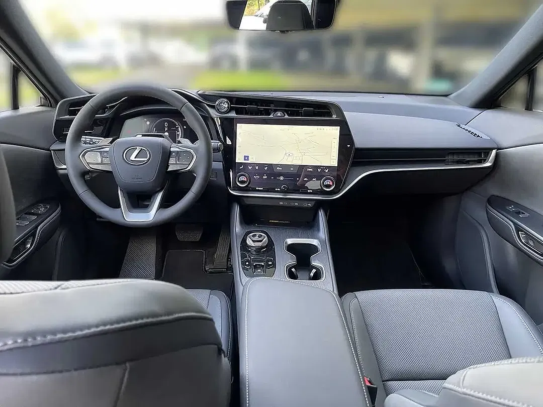 Lexus RZ - Thumbnail 8