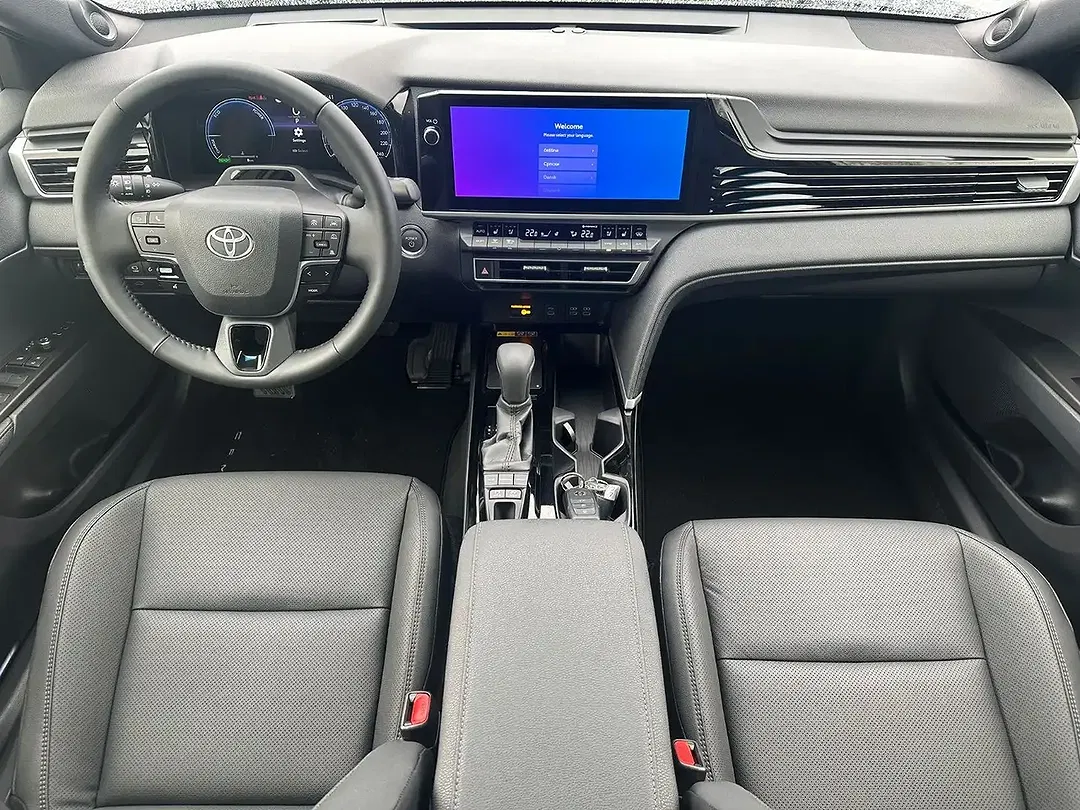 Toyota Camry - Thumbnail 3