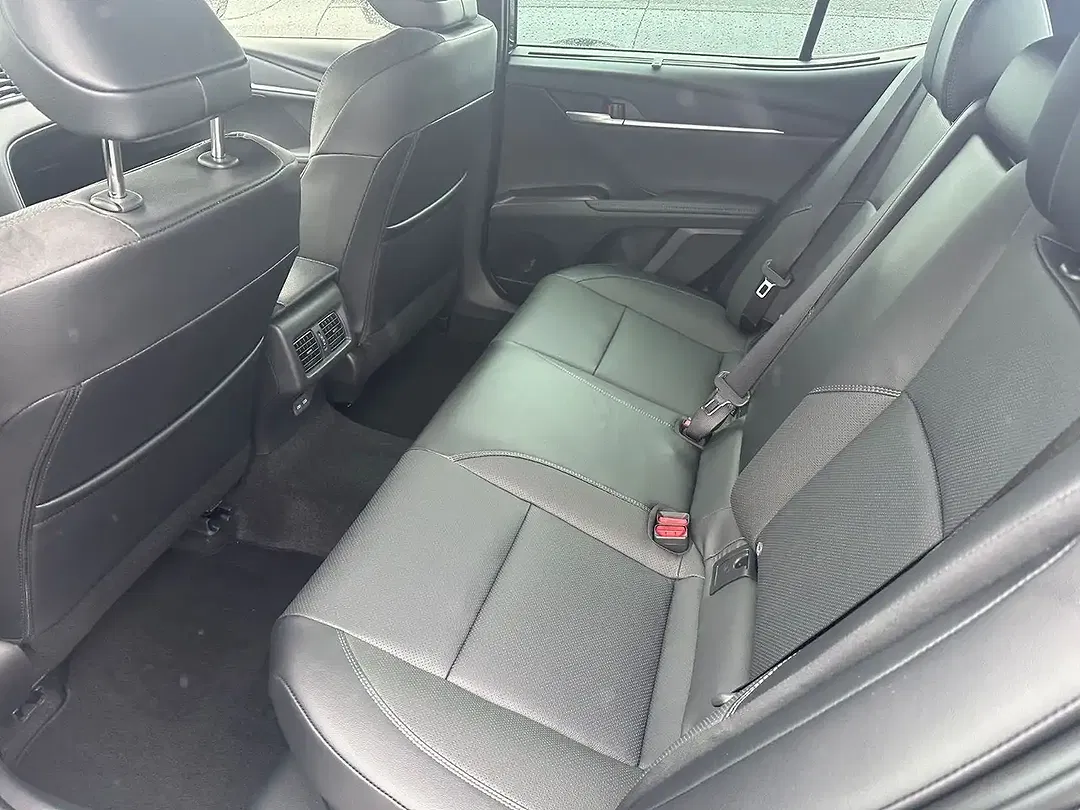 Toyota Camry - Thumbnail 5