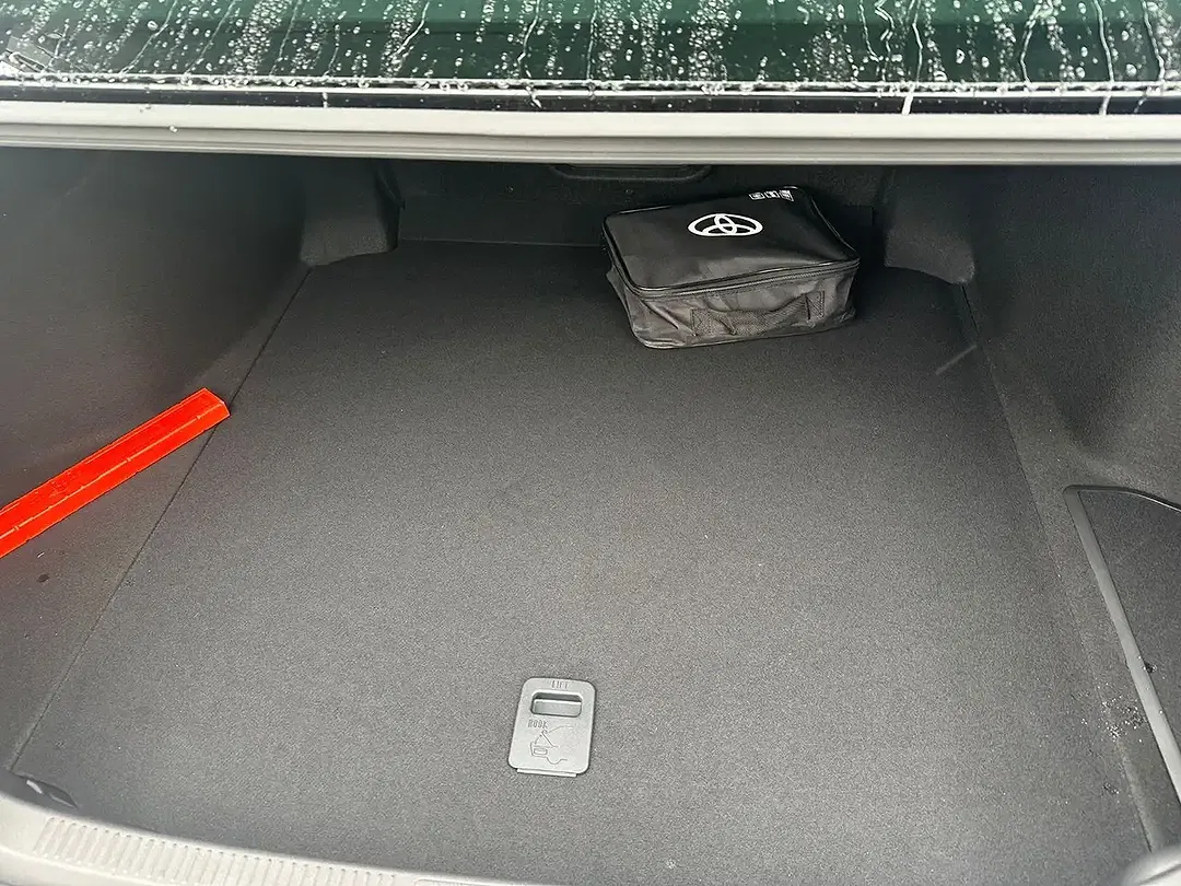 Toyota Camry - Thumbnail 8