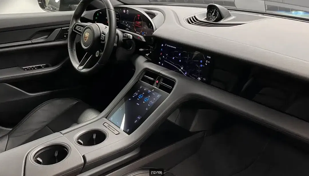 Porsche Taycan - Thumbnail 10