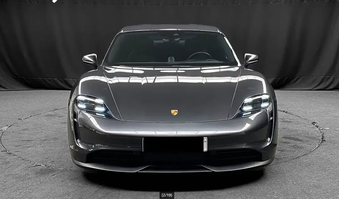 Porsche Taycan - Thumbnail 2
