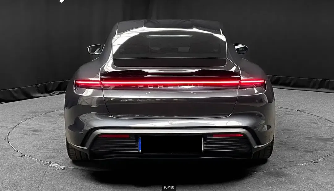 Porsche Taycan - Thumbnail 5