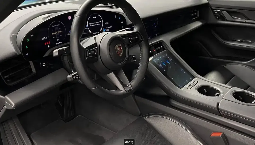 Porsche Taycan - Thumbnail 6
