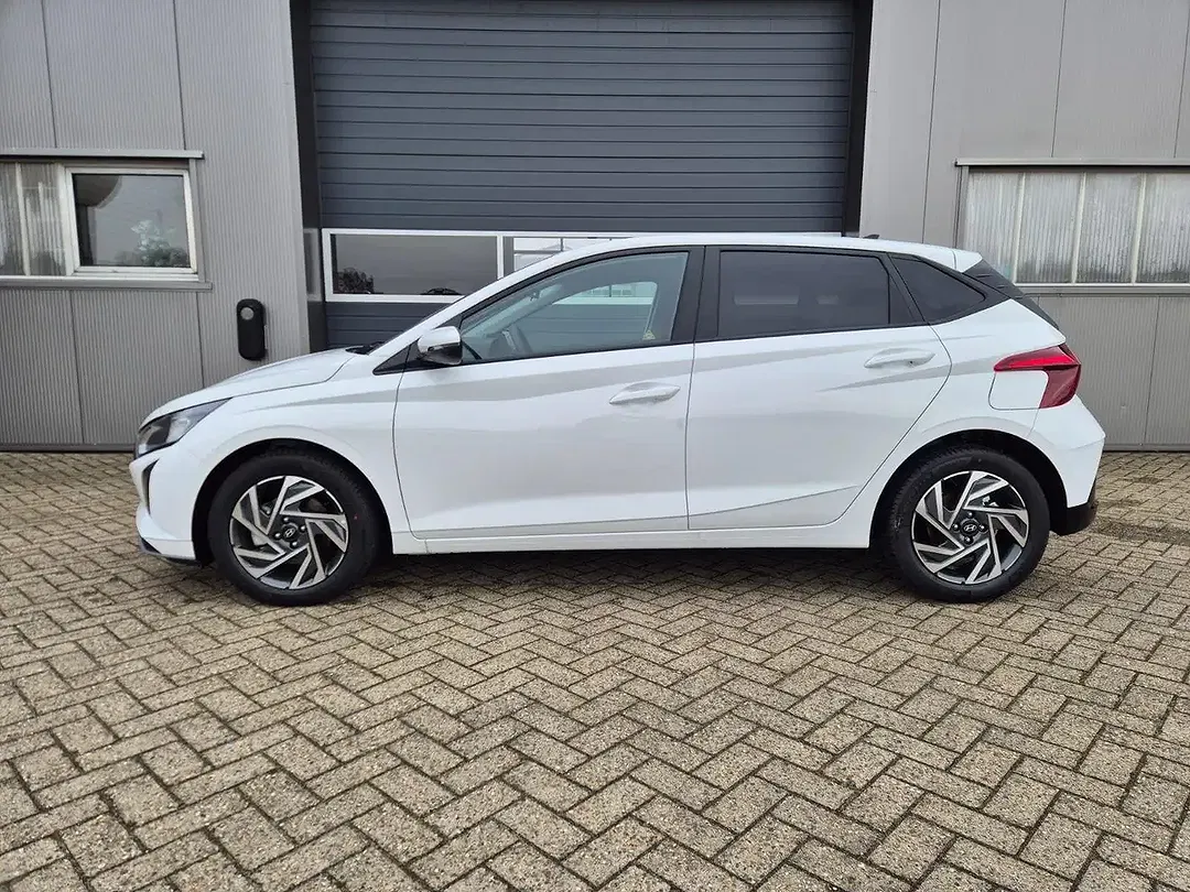 Hyundai i20 - Thumbnail 2