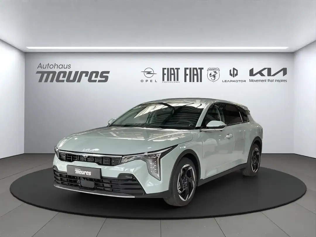 Kia K4 - Thumbnail 1