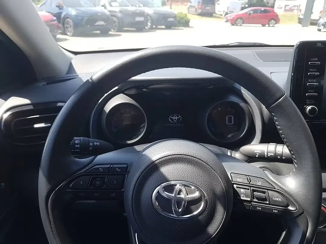 Toyota Yaris - Thumbnail 11