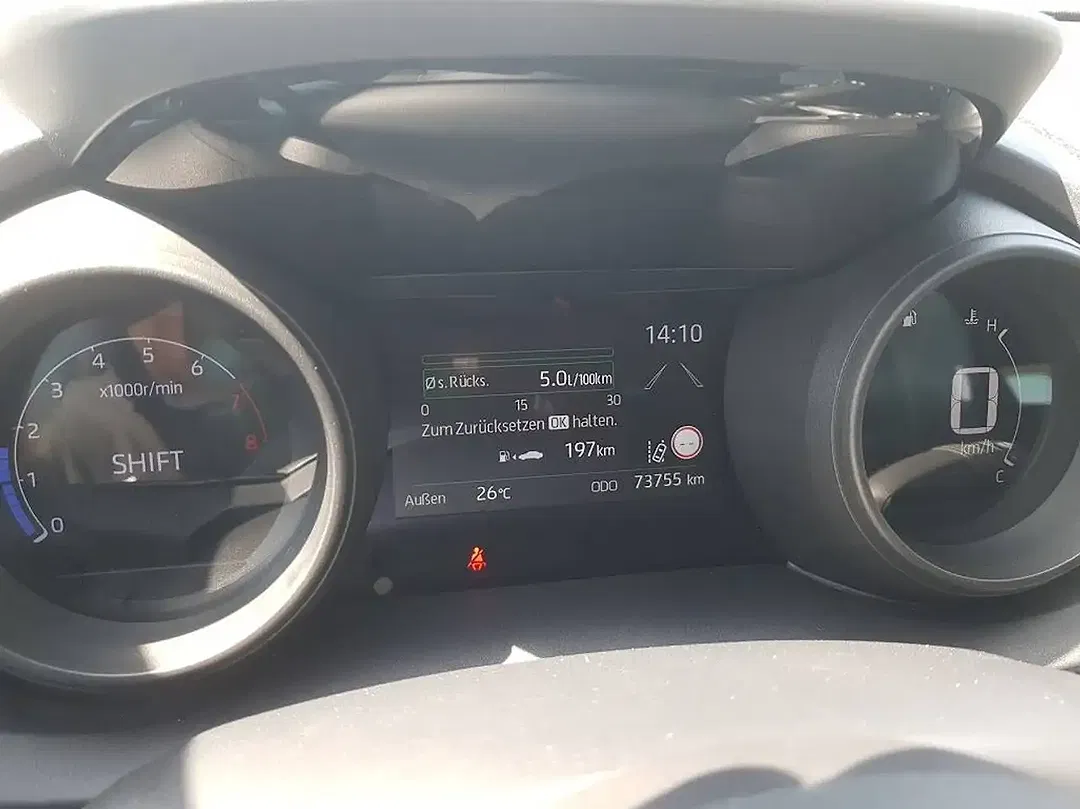 Toyota Yaris - Thumbnail 12