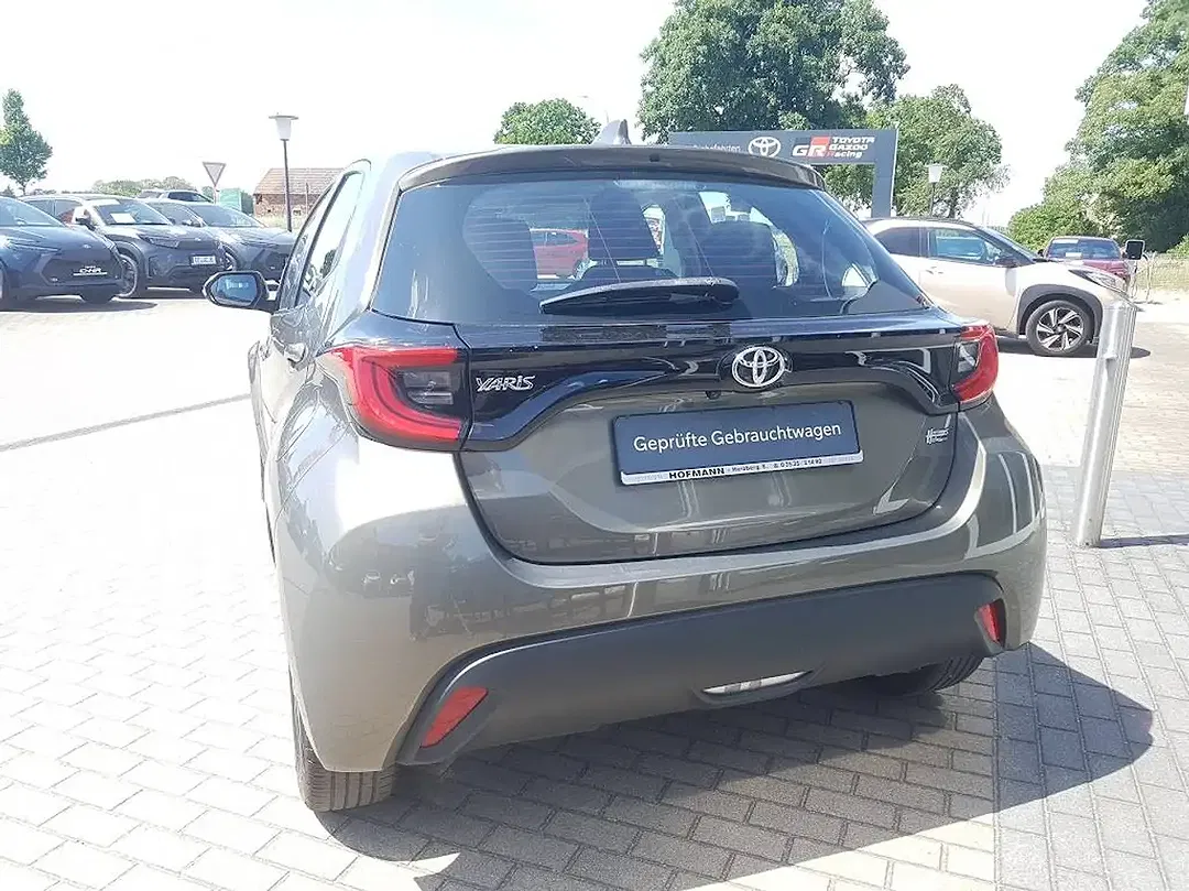 Toyota Yaris - Thumbnail 5