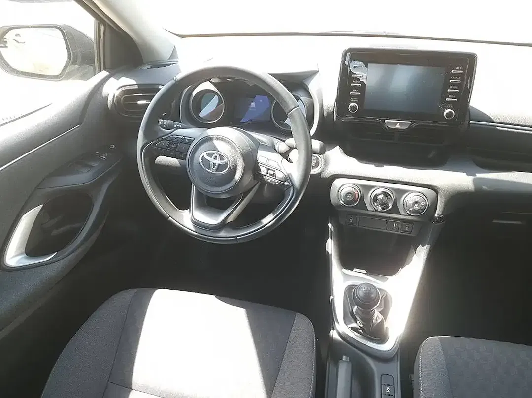 Toyota Yaris - Thumbnail 8