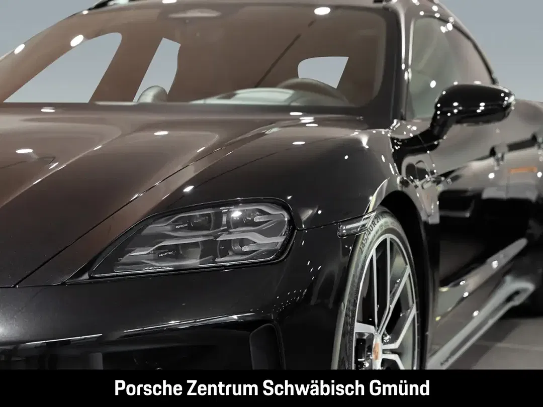 Porsche Taycan - Thumbnail 11