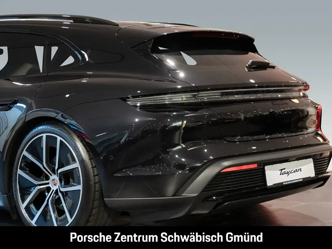 Porsche Taycan - Thumbnail 13