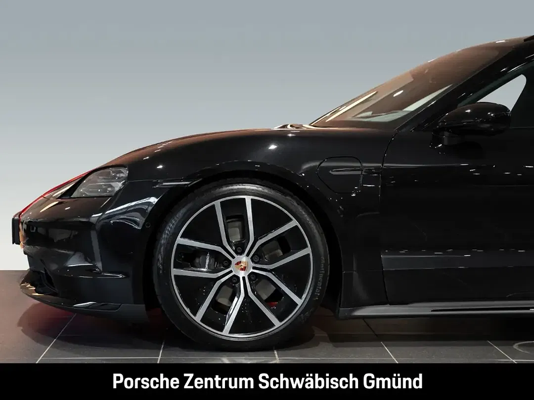 Porsche Taycan - Thumbnail 15