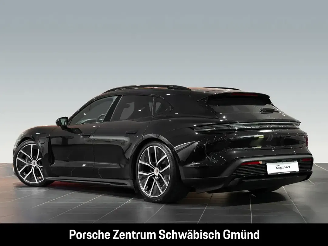 Porsche Taycan - Thumbnail 3