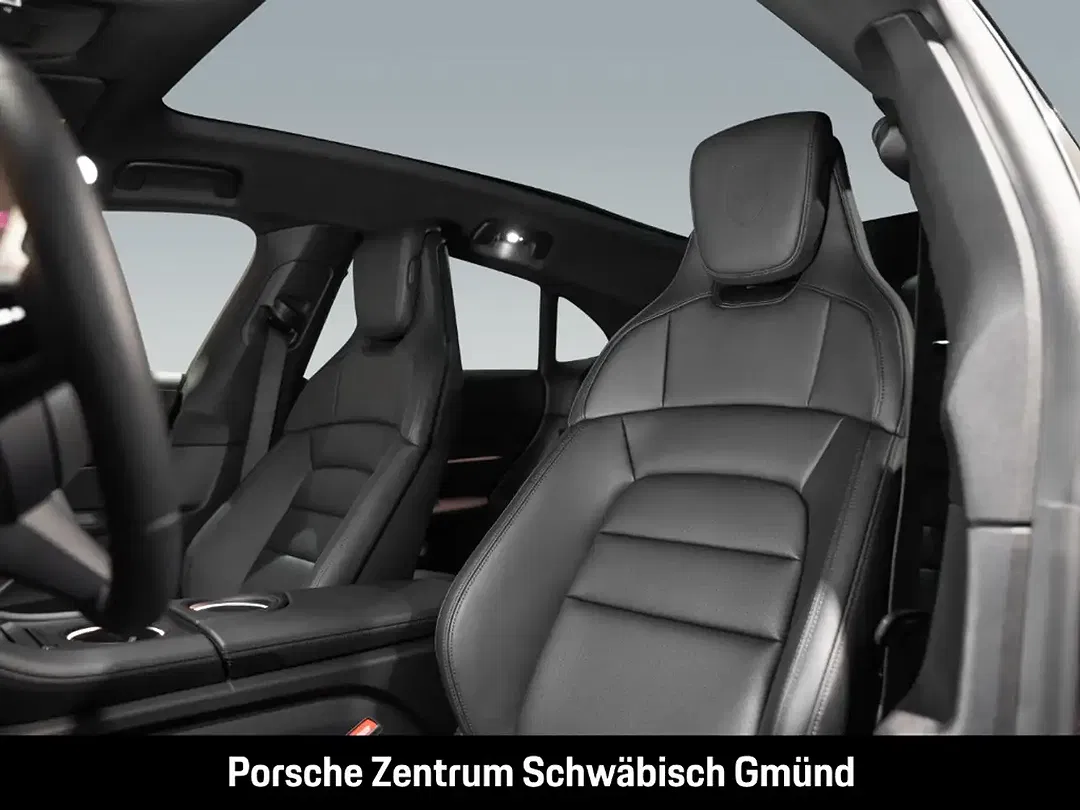 Porsche Taycan - Thumbnail 6